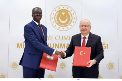 Bakan Güler, Bakan Mody'i askeri törenle karşıladı