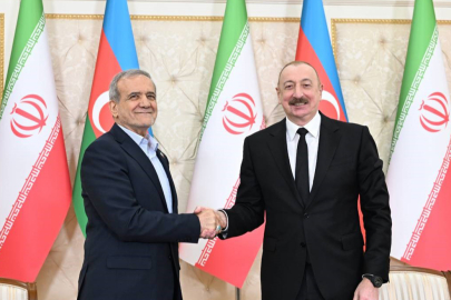 Aliyev, Pezeşkiyan’ı tebrik etti