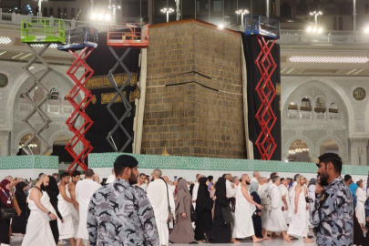 Kabe-i Muazzama duvarları bakıma alındı