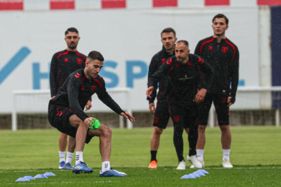 Samsunspor, erteleme maçı için Rize'ye gitti