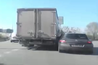 Bursa'da yol ayrımında peş peşe kazalar