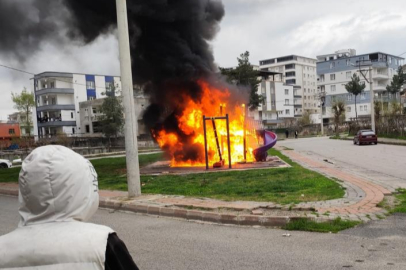 Çocuk parkında korkutan yangın