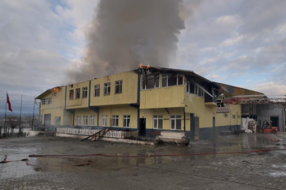 Fabrika yangını kontrol altına alındı