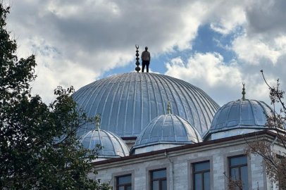 İntihar etmek için caminin çatısına çıktı