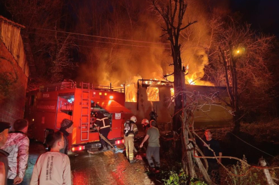 İnegöl'de tek katlı ev küle döndü