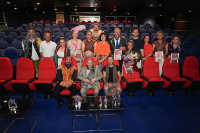 Tofaş Tiyatro Kulübü’nden Büyük Usta Haldun Dormen’e Saygı Sahnesi