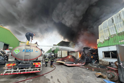 Geri dönüşüm fabrikasında korkunç yangın