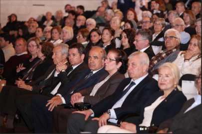 Başkan Erkan Aydın’dan anlamlı ödül takdimi