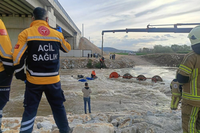 Bursa'da faciadan dönüldü: 10 işçi vinçle kurtarıldı