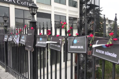 Bursa'da Setbaşı Köprüsü karanfillerle donatıldı