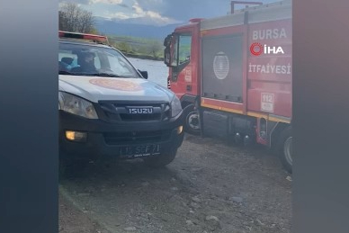 Bursa'da barajda mahsur kalan pelikan için seferber oldular