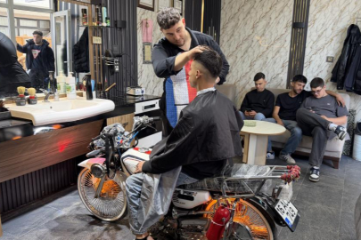 Bursa'da motosikleti berber koltuğuna dönüştürdü