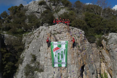 Bursaspor bayrağı zirvede dalgalandı
