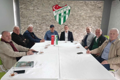 Bursaspor'un efsane kaptanı Özden'in kitabı öğrencilere dağıtıldı