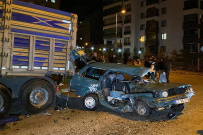 Kaza sonrası park halindeki TIR'a çarptı: 1'ağır 4 yaralı