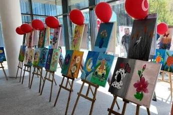 İnegöllü minik sanatçıların eserleri görücüye çıktı