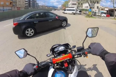 Bursa'da aracını motosikletin önüne kırdı