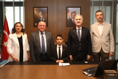 İnegöl’ün 23 Nisan Belediye Başkanı Umut Alp Yiğit oldu