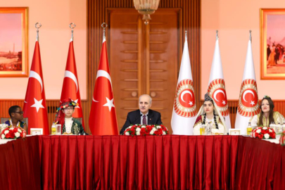 Kurtulmuş, dünya çocuklarını TBMM Tören Salonu’nda ağırladı