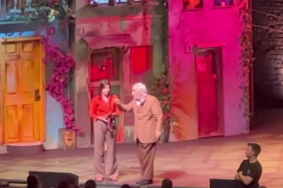 Sahnede fenalaşan Müjdat Gezen hastaneye kaldırıldı