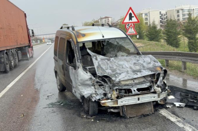 Yanan araçtan sürücü son anda kurtarıldı