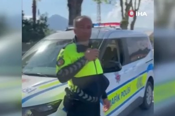 28 yıllık polis memuru telsizden veda etti