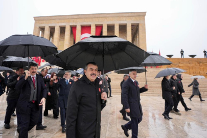 Bakan Tekin, öğrencilerle Anıtkabir’i ziyaret etti