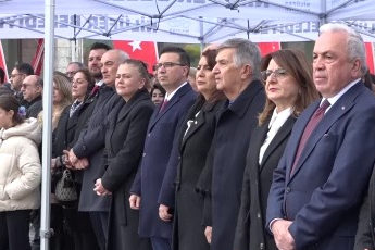 Nilüfer, 23 Nisan’ı Cumhuriyet Meydanı’nda kutladı