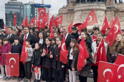 Taksim'de 23 Nisan töreni