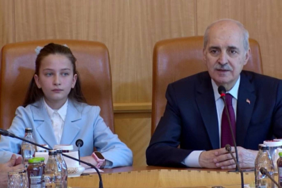 TBMM Başkanı Kurtulmuş, koltuğunu çocuklara devretti