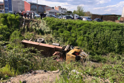 Bursa'da vinç dereye uçtu : Sürücü hayatını kaybetti