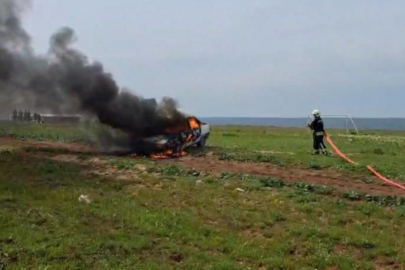 Gaz kaçağı bulunan otomobil alevlere teslim oldu