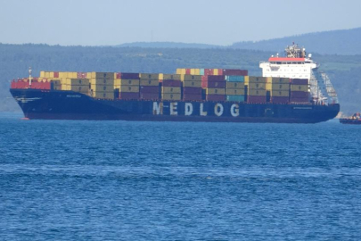 Çanakkale Boğazı'nda konteyner gemisi makine arızası yaptı