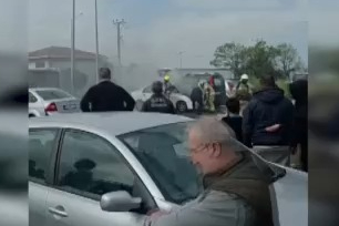 Bursa'da otoparktaki otomobil alev alev yandı