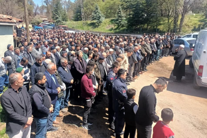 Cenaze namazı araç başında kılındı