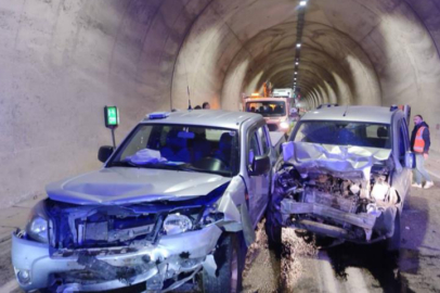İki araç tünelde birbirine girdi: 7 yaralı