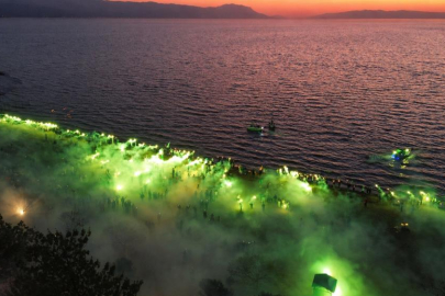 İznik sahili yeşil-beyaza boyandı