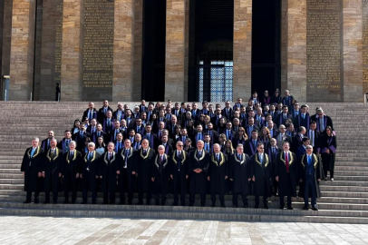 Anayasa Mahkemesi heyeti Anıtkabir’i ziyaret etti