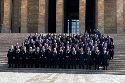 Anayasa Mahkemesi heyeti Anıtkabir’i ziyaret etti