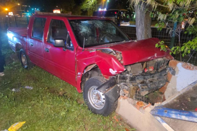 Bursa'da kontrolden çıkan araç refüje savruldu: 1 yaralı