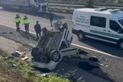 Hafif ticari araç otomobille çarpıştı: 3 ölü, 5 yaralı