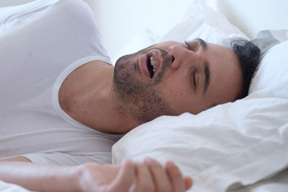 Uyku apnesi kalp krizi ve inme riskini artırıyor