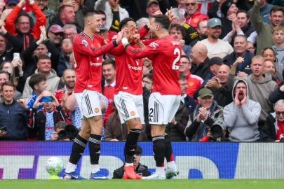 Manchester United, evinde Liverpool'u devirdi