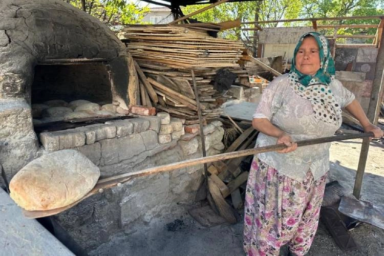 Bursa'da 58 yaşındaki kadın, fırınlara meydan okuyor