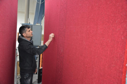 Bursa Ulu Cami'nin halıları Demirci'de dokunuyor