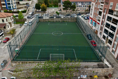 Gemlik’te halı sahalar yenilendi