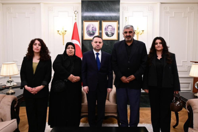 Bakan Gürlek Rojin'in ailesi ile bir araya geldi