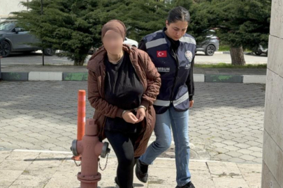 Yeğeninin altınlarını çalıp kendisine otomobil aldı