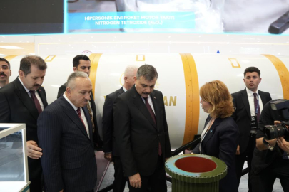 Bakan Çiftçi, SAHA EXPO'da yerli ve milli ürünleri inceledi
