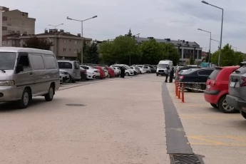 Bursa'da kaza yapan motosiklet sürücüsü yaralandı